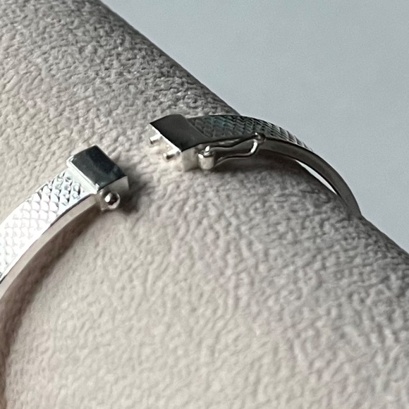 B005 | .925 Sterling Silver Textured Bangle Bracelet - Picture 7 of 8